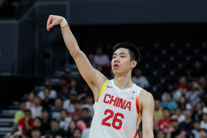 开云官方网站-报平安！朱俊龙末节受伤下场 赛后：伤病没事不用做核磁共振